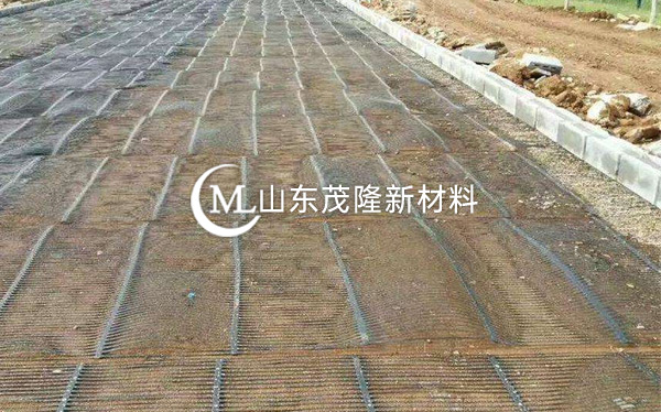 《三清高速》土工格柵、土工布施工