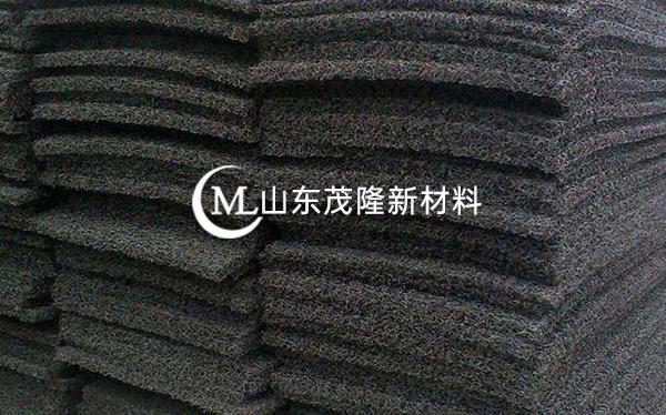 《銀西鐵路四標(biāo)項(xiàng)目經(jīng)理部》復(fù)合土工膜、滲水片材施工