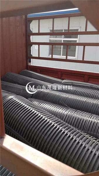 鋼塑土工格柵不易腐爛，多年運(yùn)用而強(qiáng)度基本不變