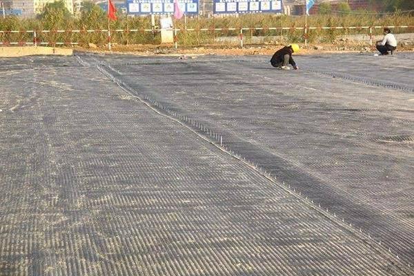 土工格柵在道路上的應(yīng)用有哪些？