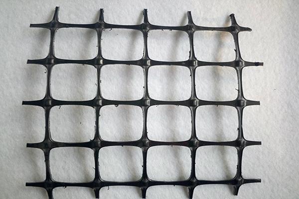 土工格柵施工中應(yīng)該注意的問題
