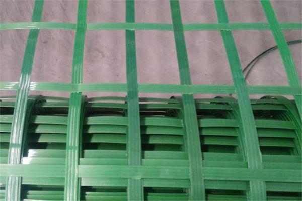 在路基截水溝出水口鋪設(shè)土工格柵有哪些注意事項呢？  第2張
