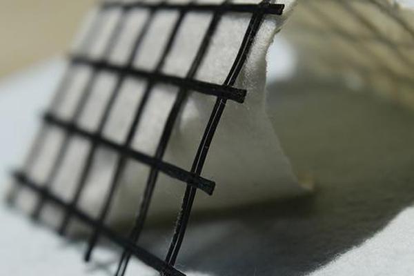 復(fù)合土工格柵墊詳解：作用、特點(diǎn)與應(yīng)用領(lǐng)域  第2張