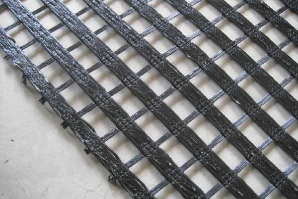 玻纖土工格柵在白改黑工程中的應(yīng)用原因