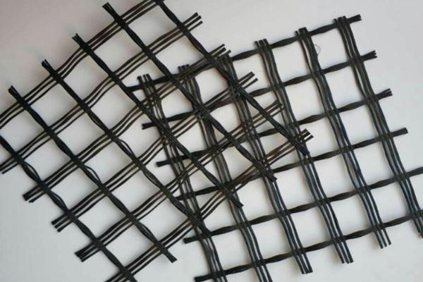 土工格柵與土體相互作用的數(shù)值模擬分析
