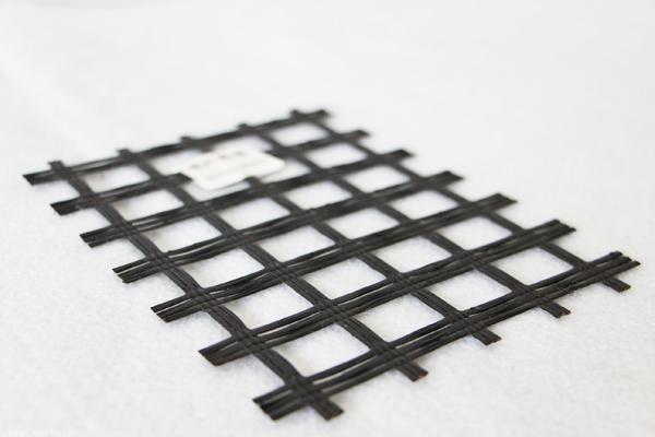 玻纖格柵鋪設(shè)在路面里和在路基里的作用 第2張