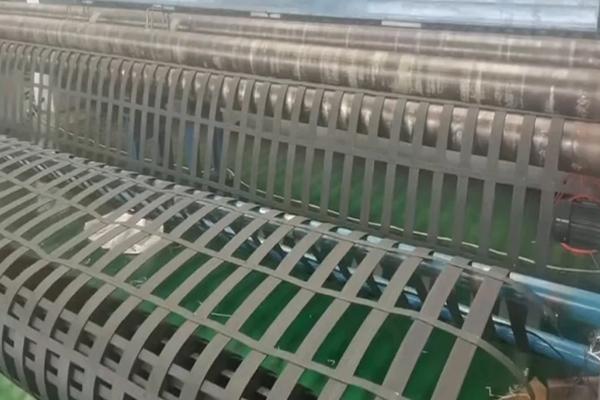 高韌性聚酯紗線集束土工格柵在機場路面中的應用有哪些  第2張